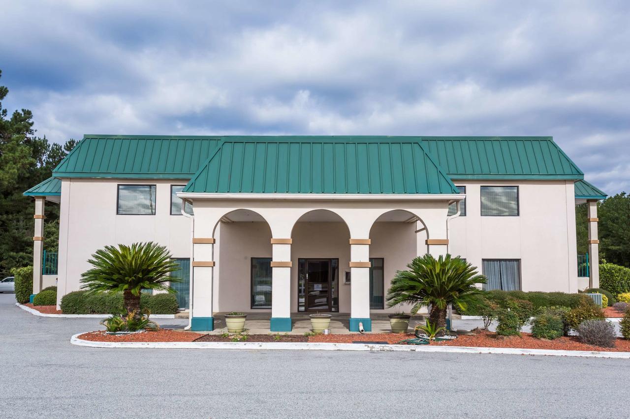 Days Inn By Wyndham Summerton Exterior photo